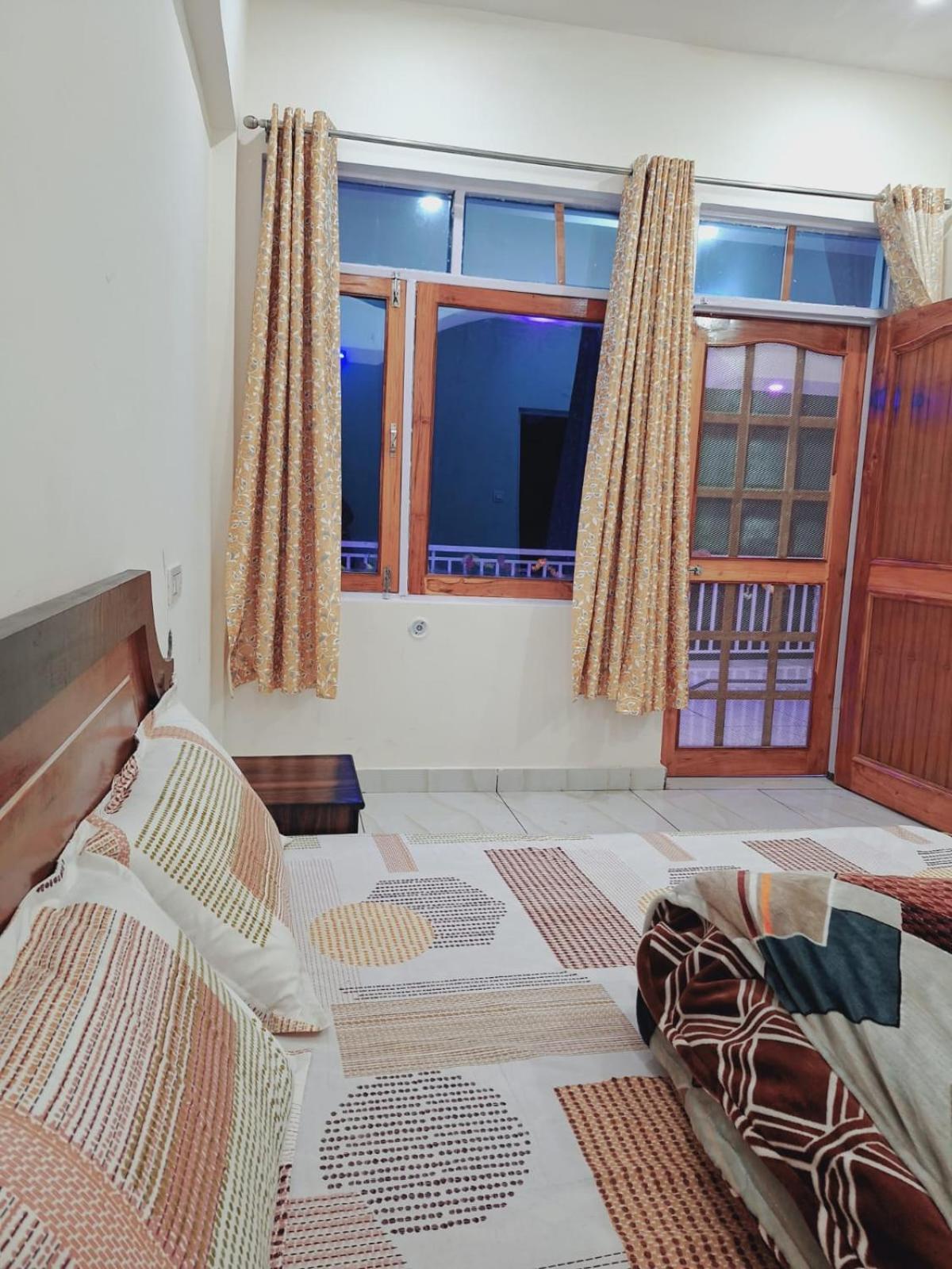 Chandarshila Hike Homestay Ukhimath Kültér fotó