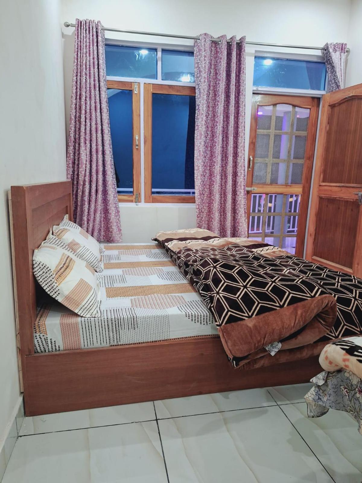 Chandarshila Hike Homestay Ukhimath Kültér fotó